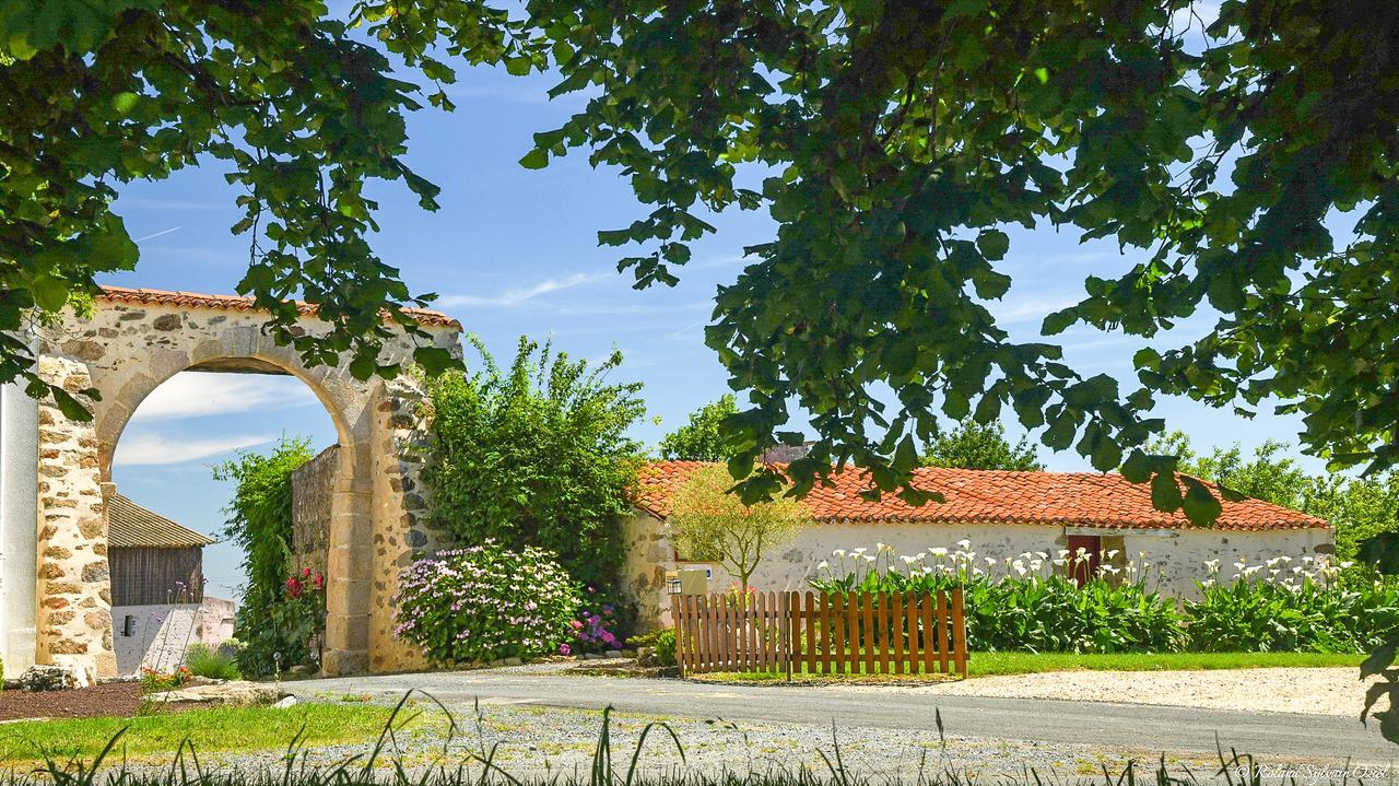 Domaine De La Courillere Bed & Breakfast Le Boupère Екстериор снимка